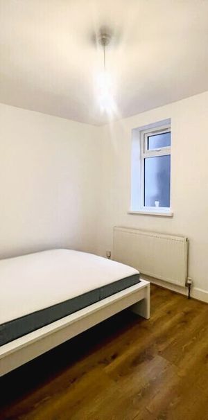 Longley Road, LONDON - Photo 1