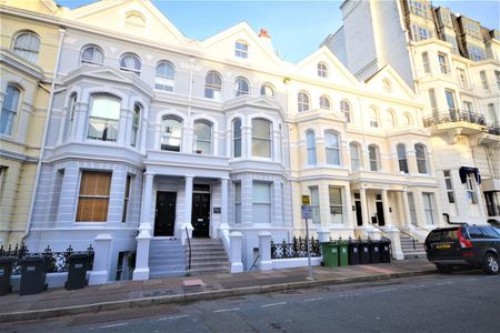 Burlington Place, Eastbourne, BN21 4AR - Photo 4