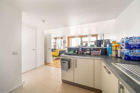 Falcon Wharf, Battersea, SW11 - Photo 2