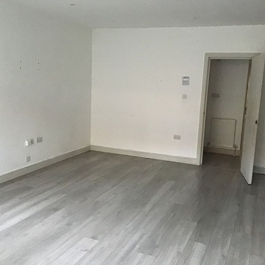 2 Bed Flat, Parchmore Road, CR7 - Photo 1