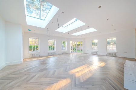 Devonshire Drive, Camberley, Surrey, GU15 - Photo 5