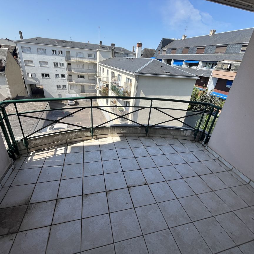 BOURGES - Quartier Marronniers -T4 avec terrasse, balcon, garage, parking et cave. - Photo 1