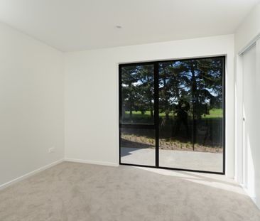 MANGERE BRIDGE, 3 BEDROOMS - Photo 2
