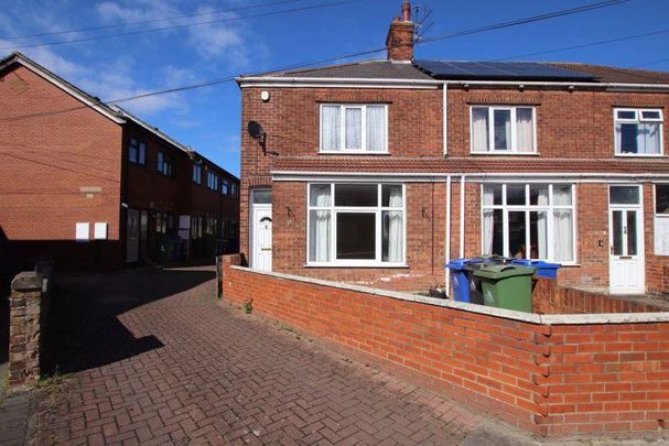 2 bedroom end of terrace house to rent - Photo 1