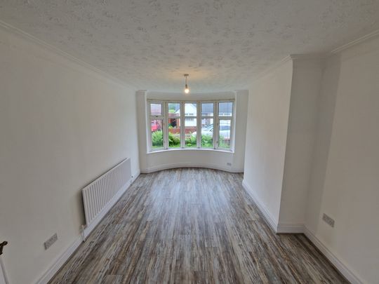 Kingston Road, Radcliffe - Photo 1