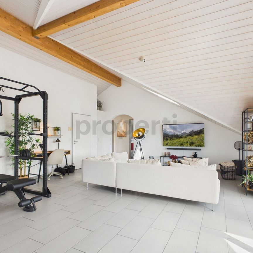 Alles inklusive: Dachwohnung mit Garage, 2 Parkplätzen und eigenem Waschturm - Photo 1