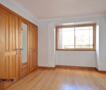 This great Value Designer Duplex situated in a quiet street is so c... - Photo 2