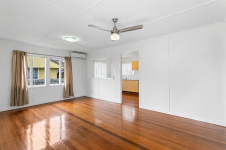 GREAT HOME ON SPACIOUS BLOCK! - Photo 2