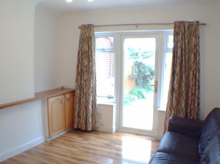 3 bedroom House To Let - Photo 3