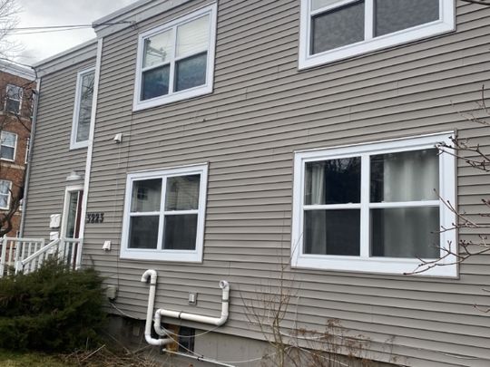 3223 Veith Unit 1 – CHARMING TOP FLOOR 3 BED 1 BATH NORTH END APT AVAILABLE DECEMBER 1ST - Photo 1