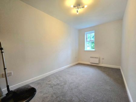 2 Bedroom Apartment, Macmillan Way, London - Photo 4