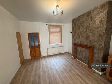 3 bedroom end of terrace house to rent - Photo 3