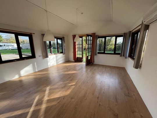 2 bedroom chalet to rent - Photo 1