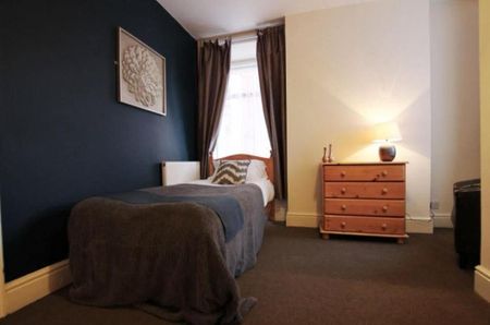 1 bedroom in a house share to rent - Photo 4