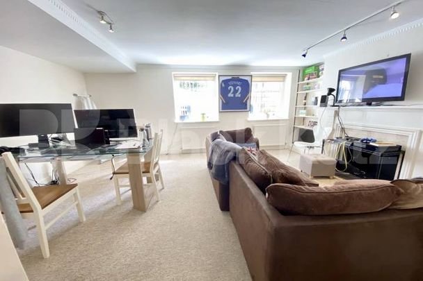 One of the most desirable areas in SE1 - Photo 1