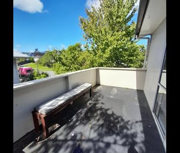 Spacious 4BR Family Home in Upper Hutt - Photo 1