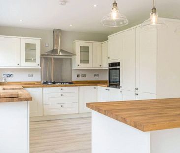 4 bedroom detached house to rent - Photo 3