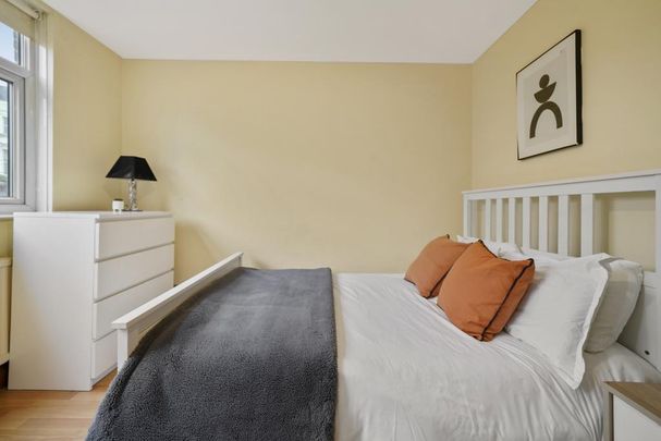 1 bedroom in a house share to rent - Photo 1