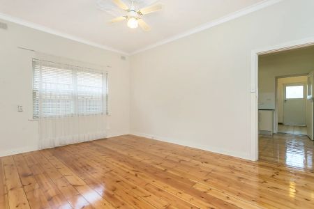 Well maintained four bedroom generous family living - Photo 3