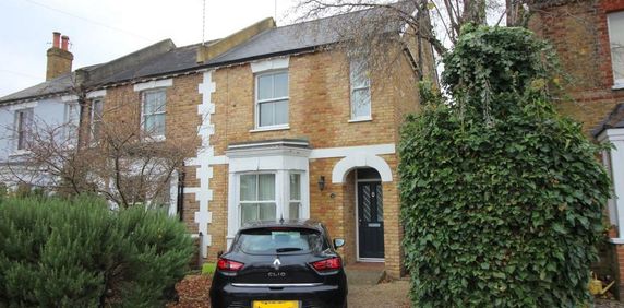 5 bedroom end of terrace house to rent - Photo 2