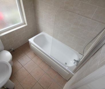 4 bedroom semi-detached house to rent - Photo 3