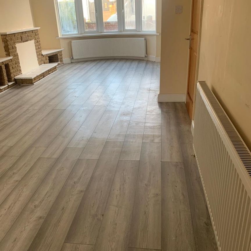 3 Bed Semi-Detached House, Tudor Road, LU3 - Photo 1