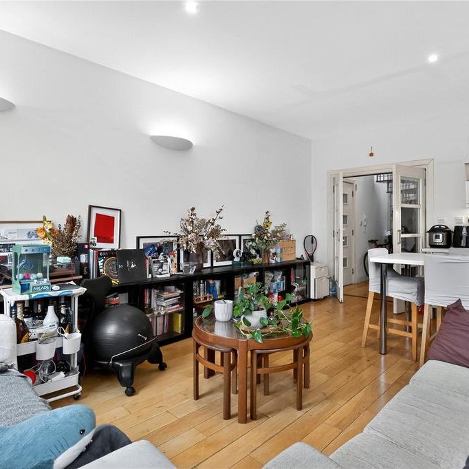 2 bedroom maisonette to rent - Photo 1