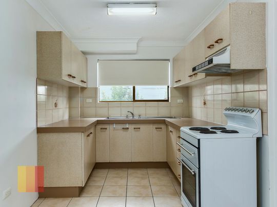 LOVELY ONE BEDROOM UNIT IN EXCELLENT POSITION! - Photo 1