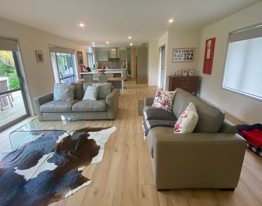 Spacious and Modern Living - Photo 1