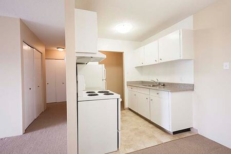 Mayfair Manor Apartments - 1 Bedroom - Photo 2