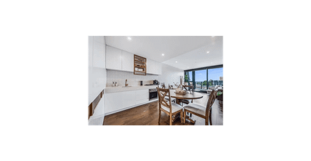Luxury Living in the Heart of Glen Waverley “6 months lease only” - Photo 5