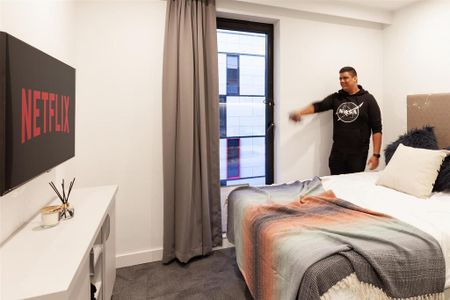 1 bedroom in a flat share to rent - Photo 4