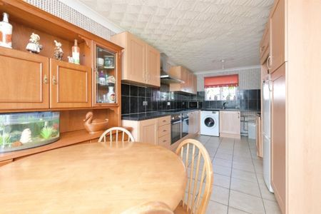 3 bedroom unspecified - Photo 2