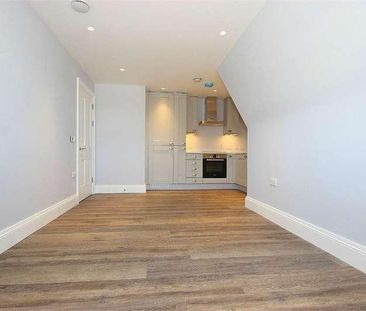 Slough Road, Datchet, SL3 - Photo 4