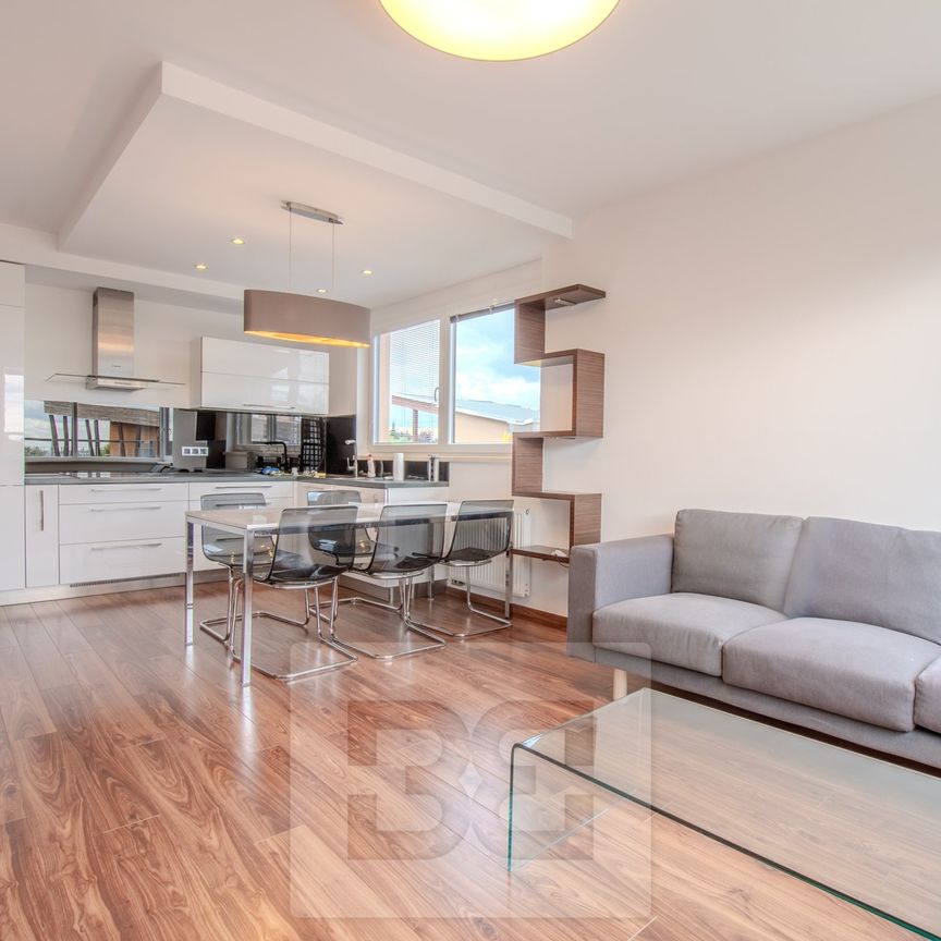 Pronájem bytu 3+kk 70 m², Mrkosova 517, Praha - Fotografie 1