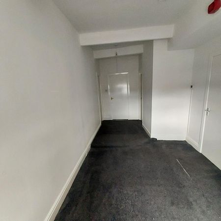 1 bedroom in a flat share to rent - Photo 5