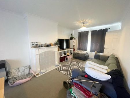 3 bedroom terraced house to rent - Photo 3