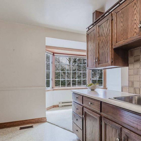 For Lease - 2416 Rebecca Street Unit# Upper, Oakville, Ontario - Photo 1