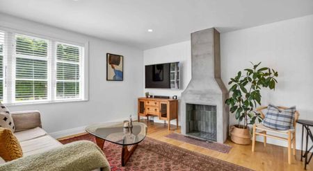 Renovated Cottage in Park-Side Location - Photo 3