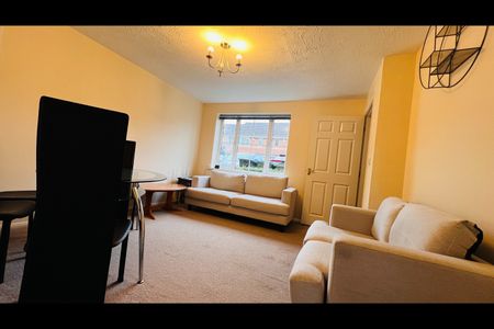 3 Bed Terraced House, Rodyard Way, CV1 - Photo 3