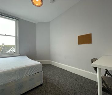 4 bedroom semi-detached house to rent - Photo 5