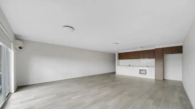 “Executive 2-Bedroom Apartment in Prime Braybrook Location” - Photo 1