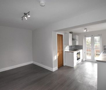 3 bedroom semi-detached house to rent - Photo 6