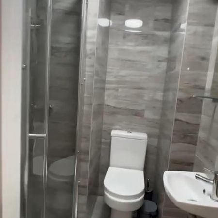 6 bedroom detached house to rent - Photo 3