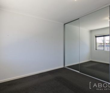 Partly furnished unit in great location! - Photo 4