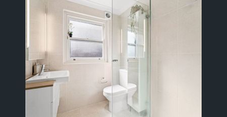 Charming ground floor apartment in boutique bock of four - Photo 4