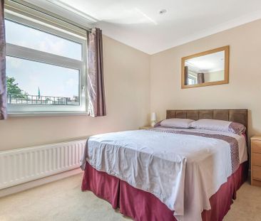 3 bedroom flat to rent - Photo 4