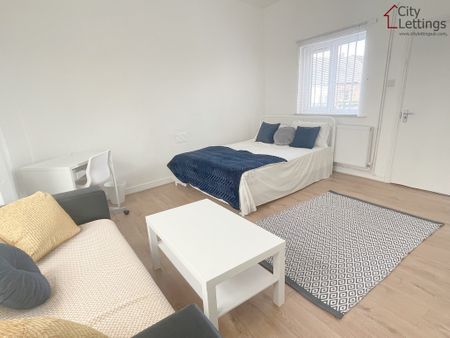 2 Bedroom Flat - Photo 3