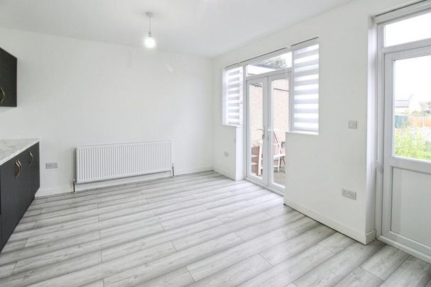 4 bedroom semi-detached house to rent - Photo 1
