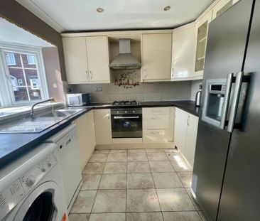 3 bedroom end of terrace house to rent - Photo 5